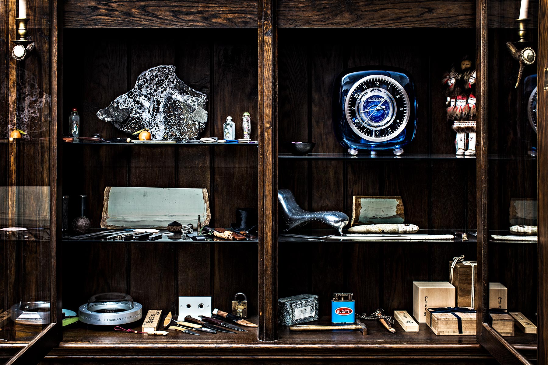 Marc Newson's Cabinet of Curiosities turns Louis Vuitton trunk into display  shelves - Yanko Design