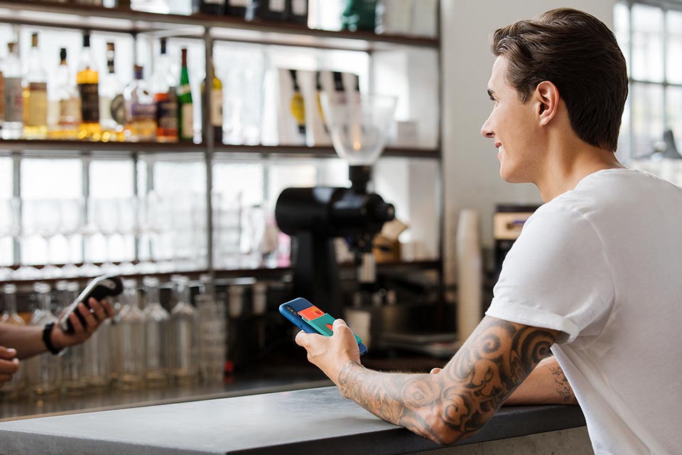 Lifestyle-photograph-of-man-in-London-cafe