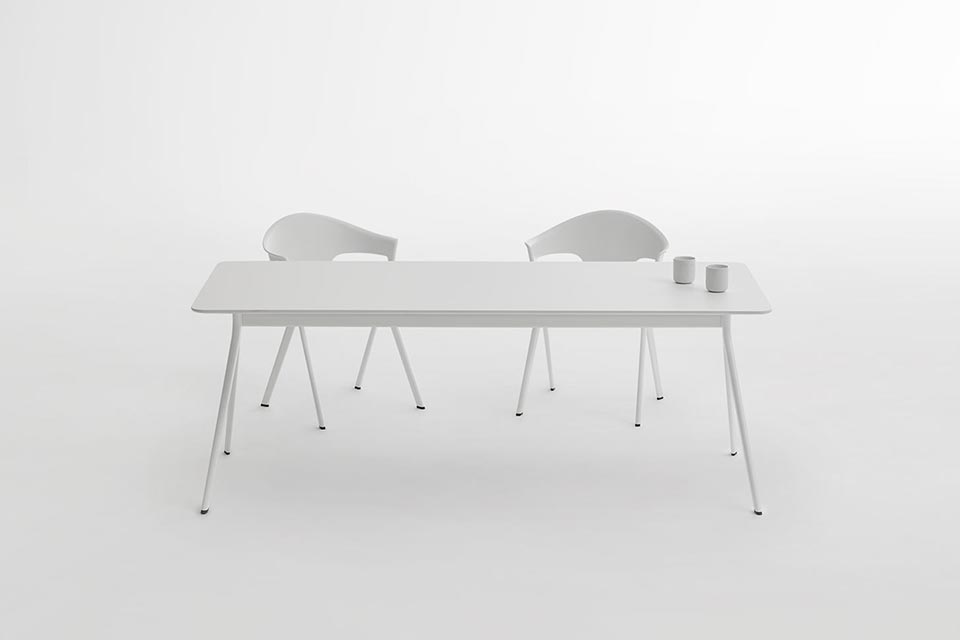 AXYL-white-table-and-chairs-in-still-life-product-photography-studio