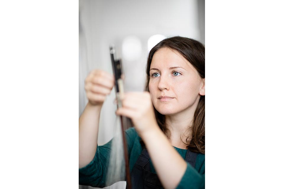 Monika Bulsiewicz repairing a violin bow in London