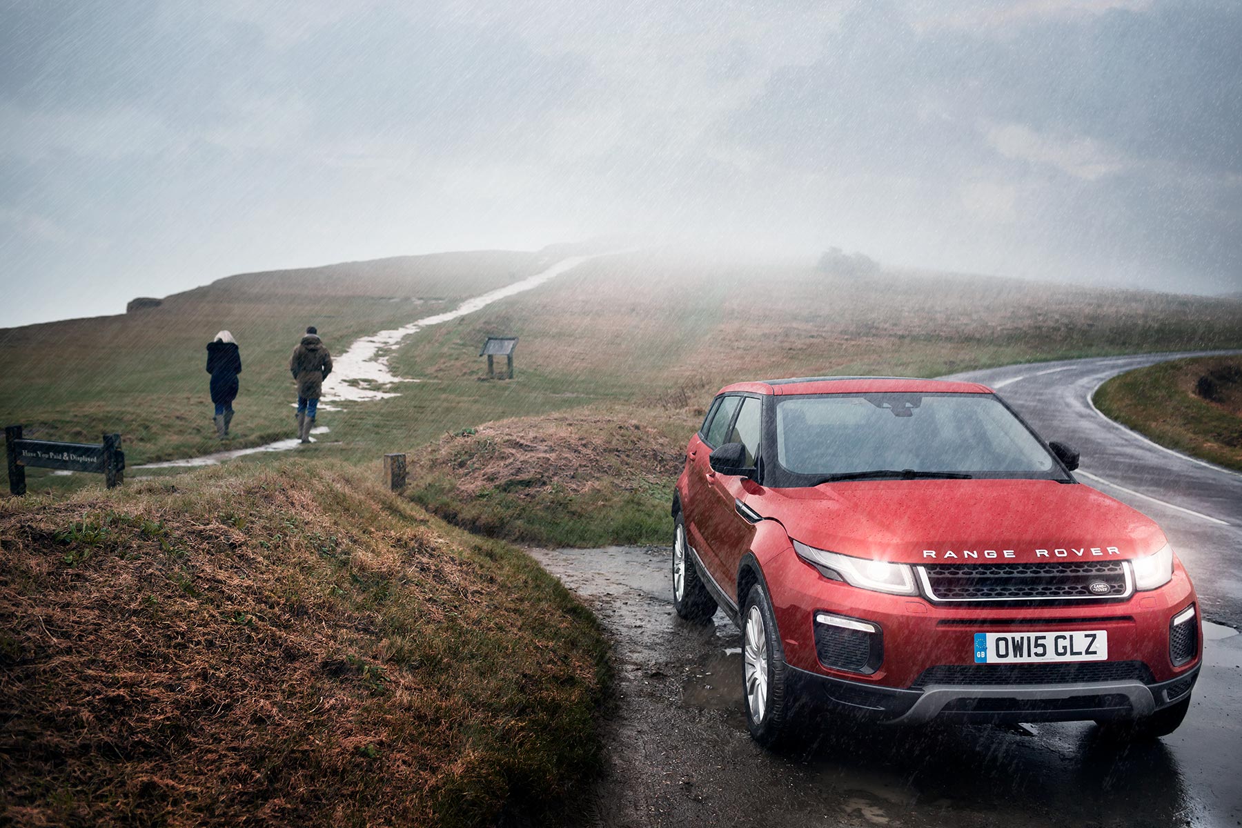 A Range Rover parked on a moor. Commercial photographer Richard Boll, London.