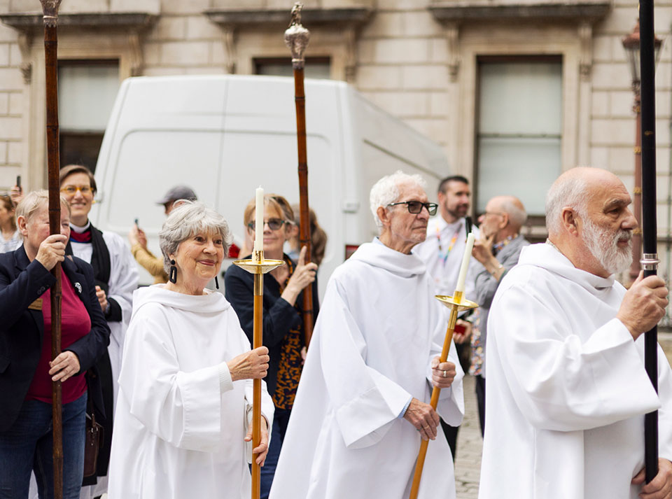 The Varnishing Day procession leaving Burlington House.
