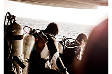 Divers preparing to enter the Red Sea in Egypt - diving photography by Richard Boll.